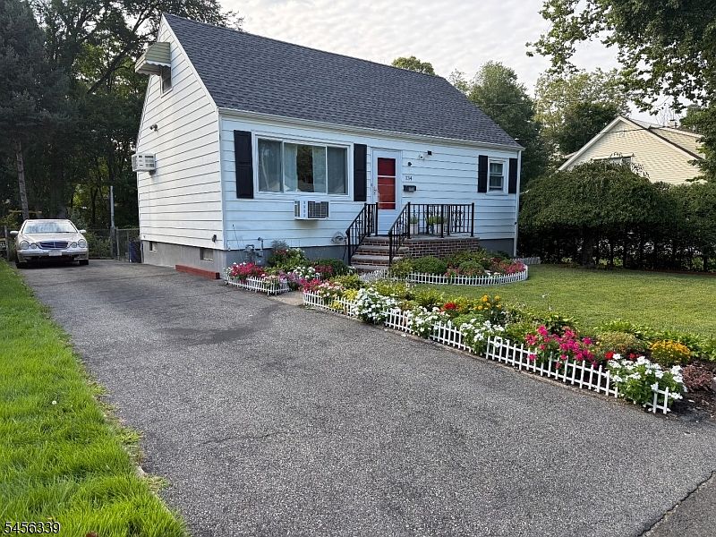 1st image of 334 N 4Th Ave