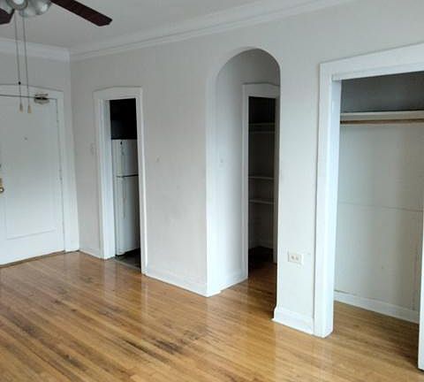 2nd image of 5040 N Lincoln Ave #4
