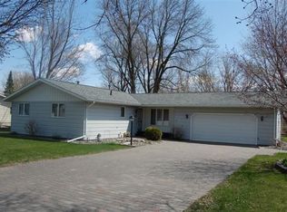 1424 N 6th St, Montevideo, MN 56265