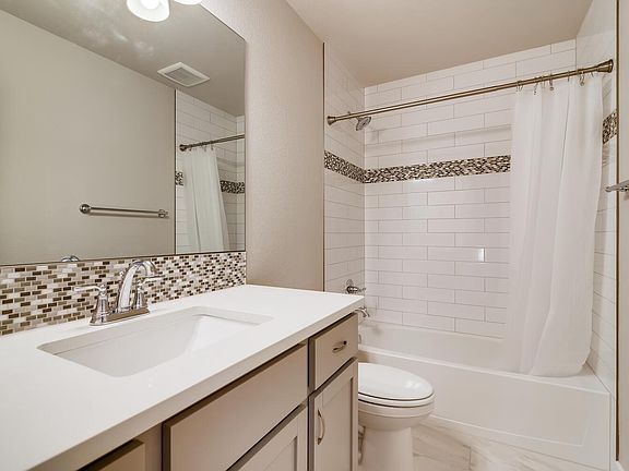 5th image of 294 E Chestnut St #2