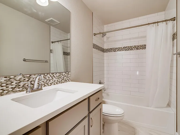 294 E Chestnut St #2 — Photo 6