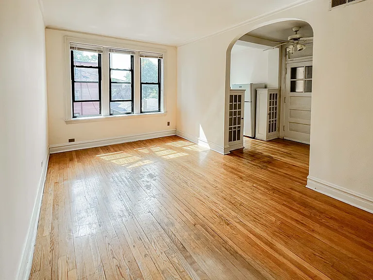 3620 1/2 N Marshfield Ave #2B — Photo 1