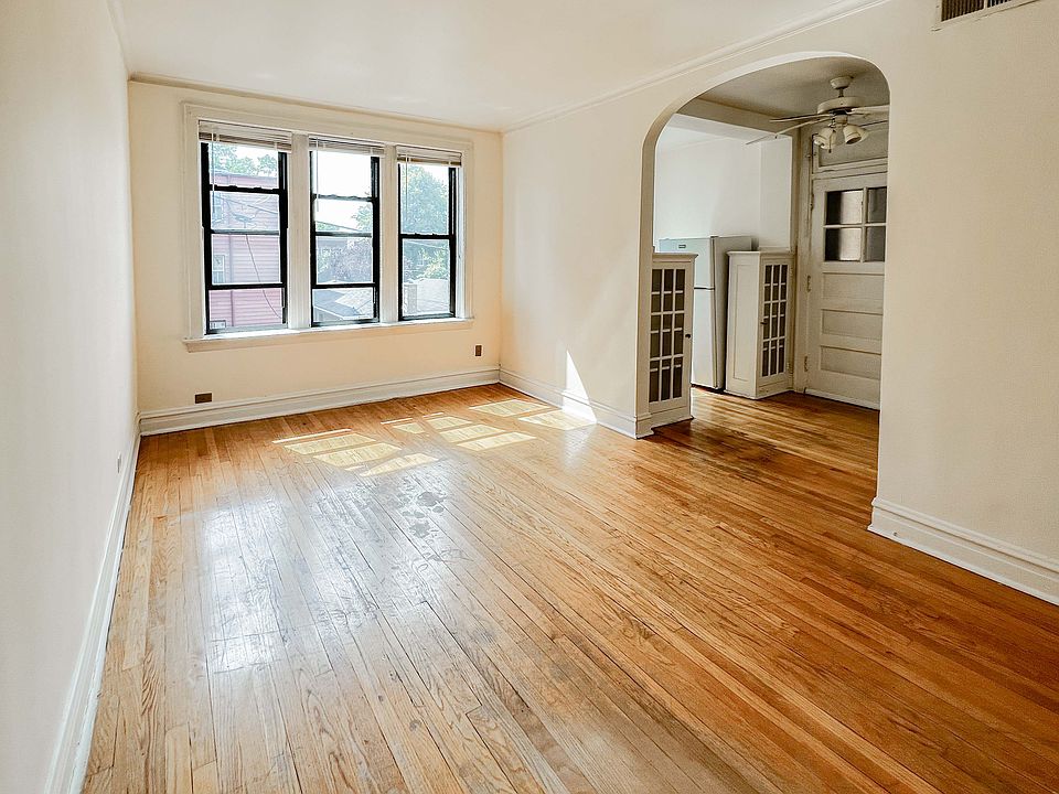 1st image of 3620 1/2 N Marshfield Ave #2B