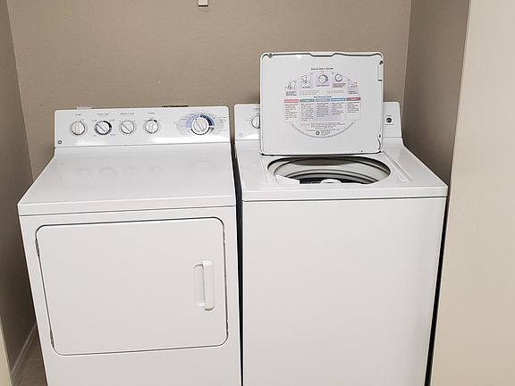 Washer/Dryer included