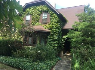 3165 Scarborough Rd, Cleveland Heights, OH 44118