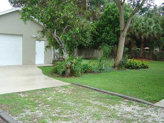 3rd image of 204 Palm Ave E