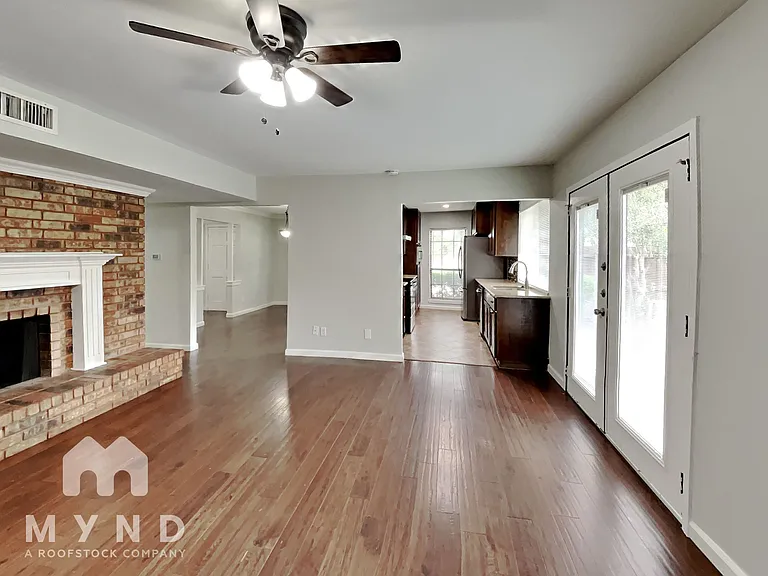 8814 Miami Dr — Photo 7