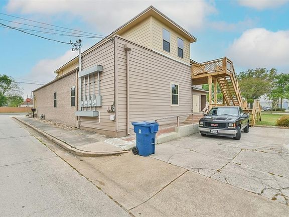 5th image of 329 E Washington Ave #202