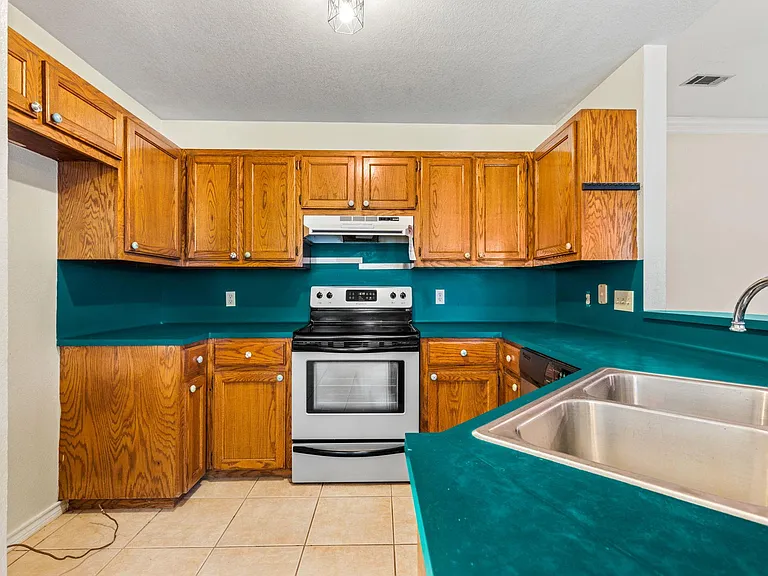 1502 Oak Knoll Ln — Photo 8