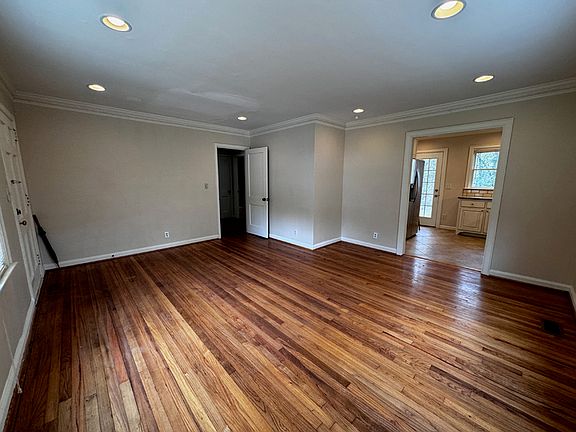 4th image of 1387 Midview Dr