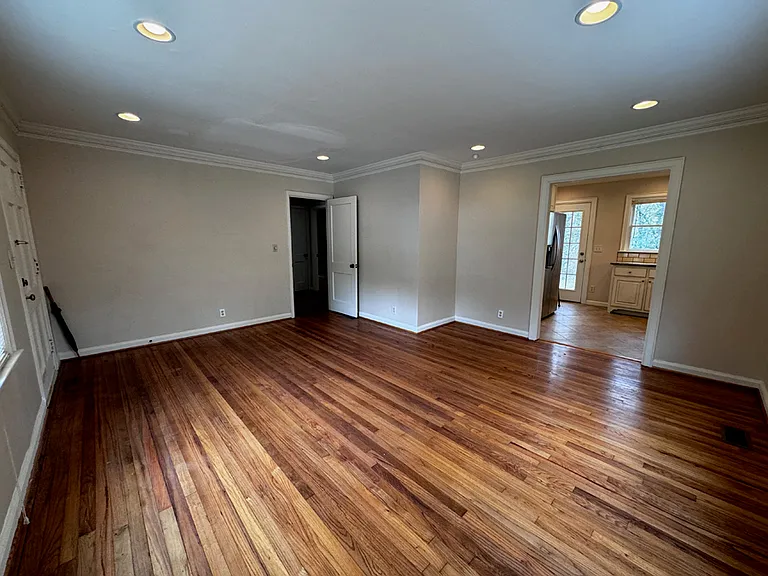 1387 Midview Dr — Photo 4