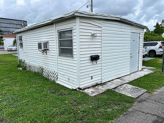 2nd image of 421 Maple St