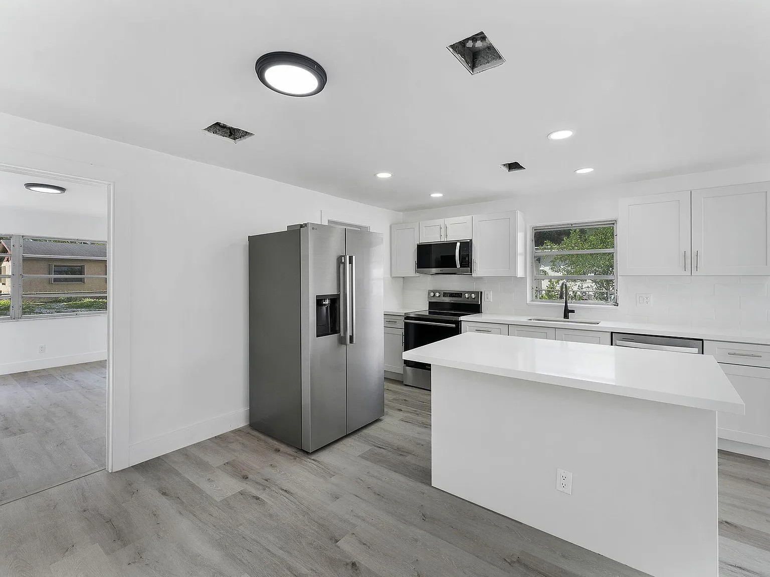 4 bed, 2.0 bath, 1394 sqft, $3,100 — Photo 2