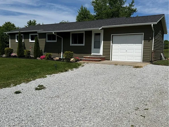 7825 Lester Dr, Painesville, OH 44077
