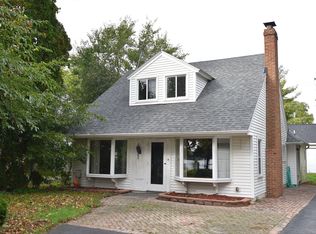 37646 Valley Rd, Oconomowoc, WI 53066