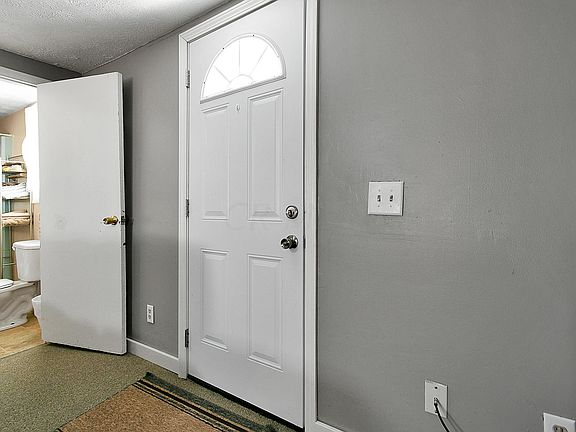 5th image of 3180 Parsons Ave