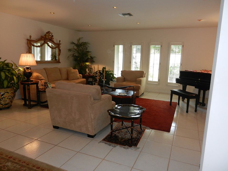 1st image of 5905 Las Palmas Dr