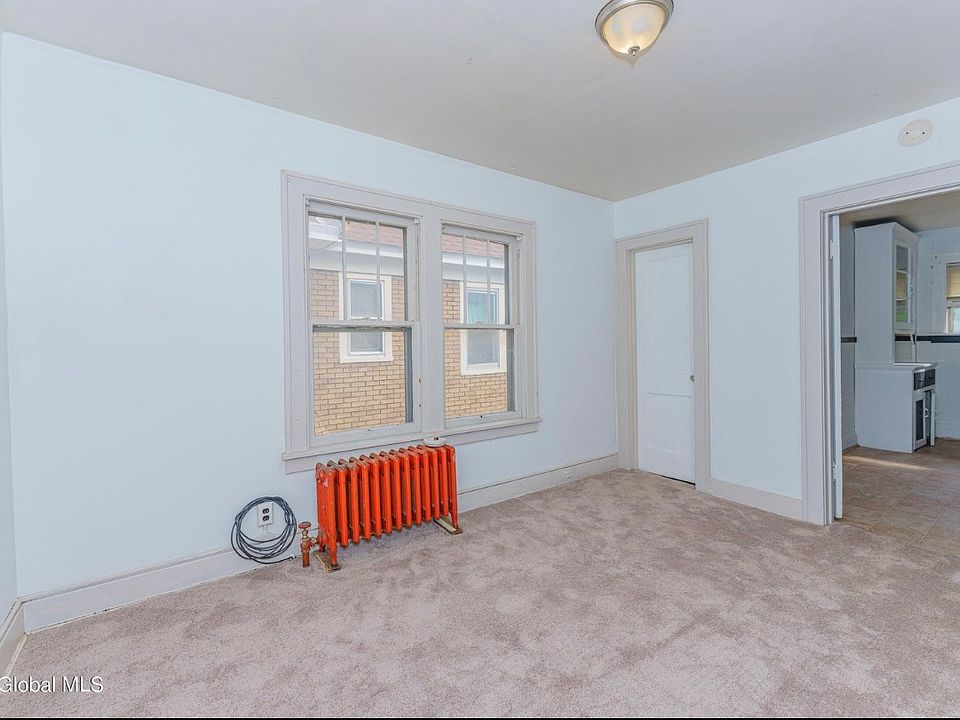 2nd image of 1449 Van Cortland St APT 3