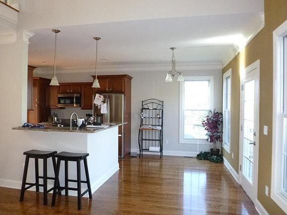 4th image of 1212 Tuscany Way