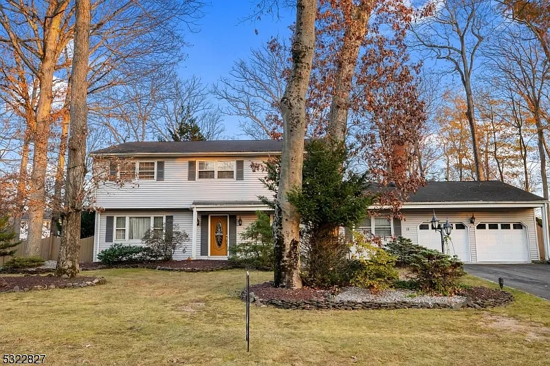 11 Camelot Way photo 1