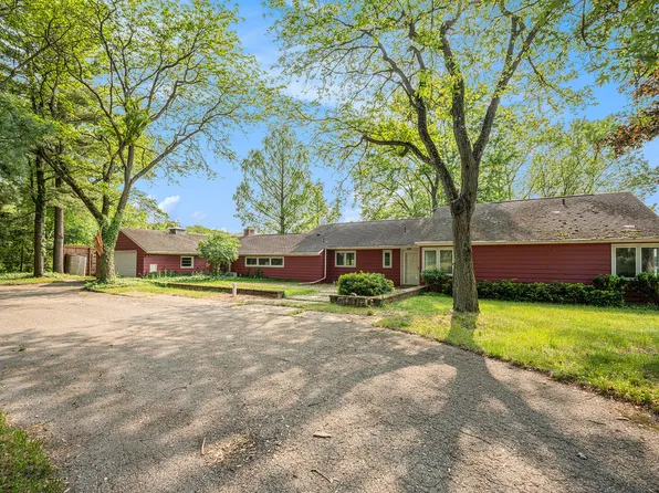 51718 33rd St, Paw Paw, MI 49079