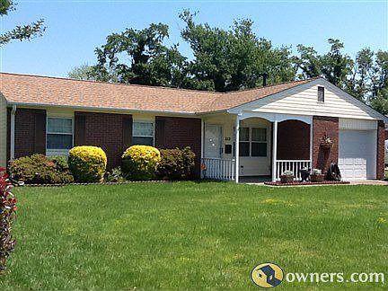 Immaculate Home for Sale in Fox Hill section of Hamptom