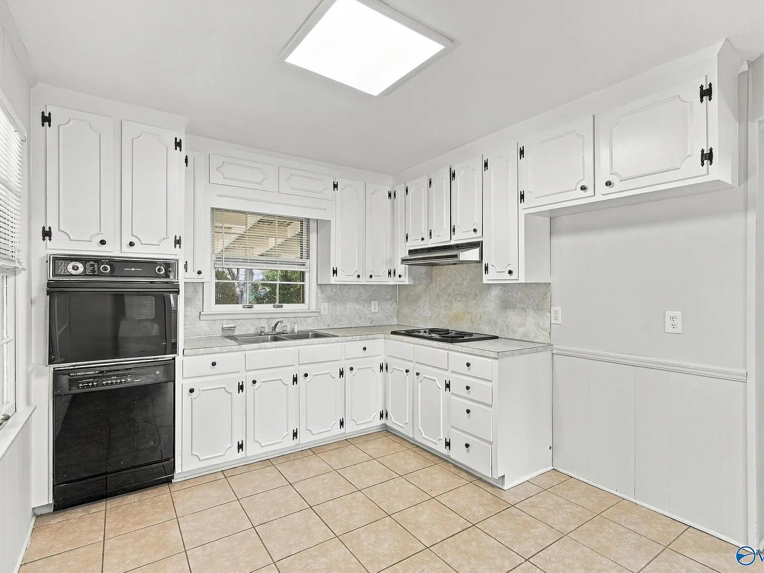 4 bed, 3.0 bath, 2236 sqft, $1,800 — Photo 4
