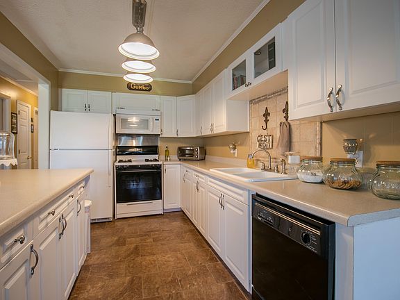 3rd image of 427 McGuire Cir