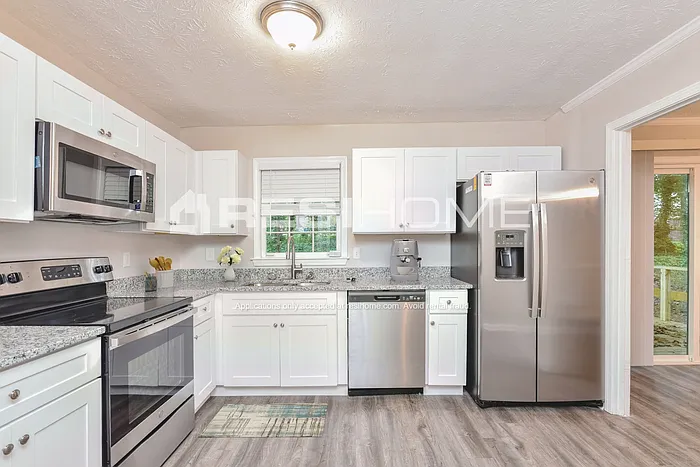5811 Navarre Ct — Photo 3
