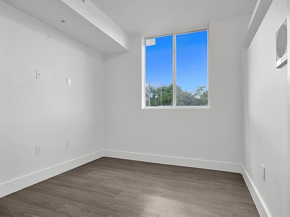 5th image of 1620 NW 18th St #6