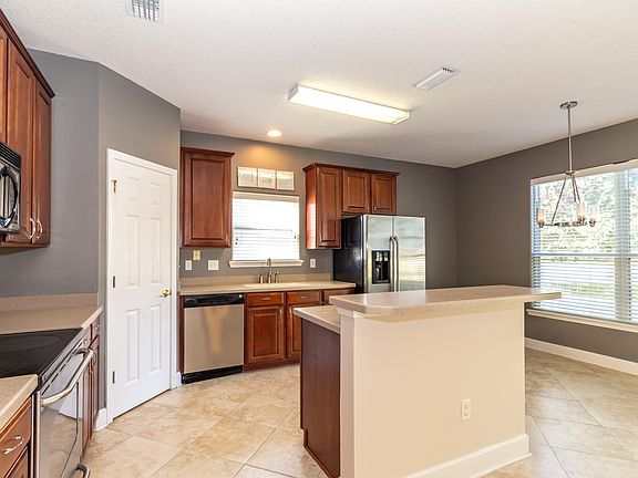 3rd image of 1100 Candlebark Dr