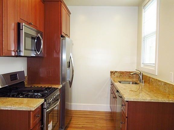 4th image of 1520 Greenwich St APT 10