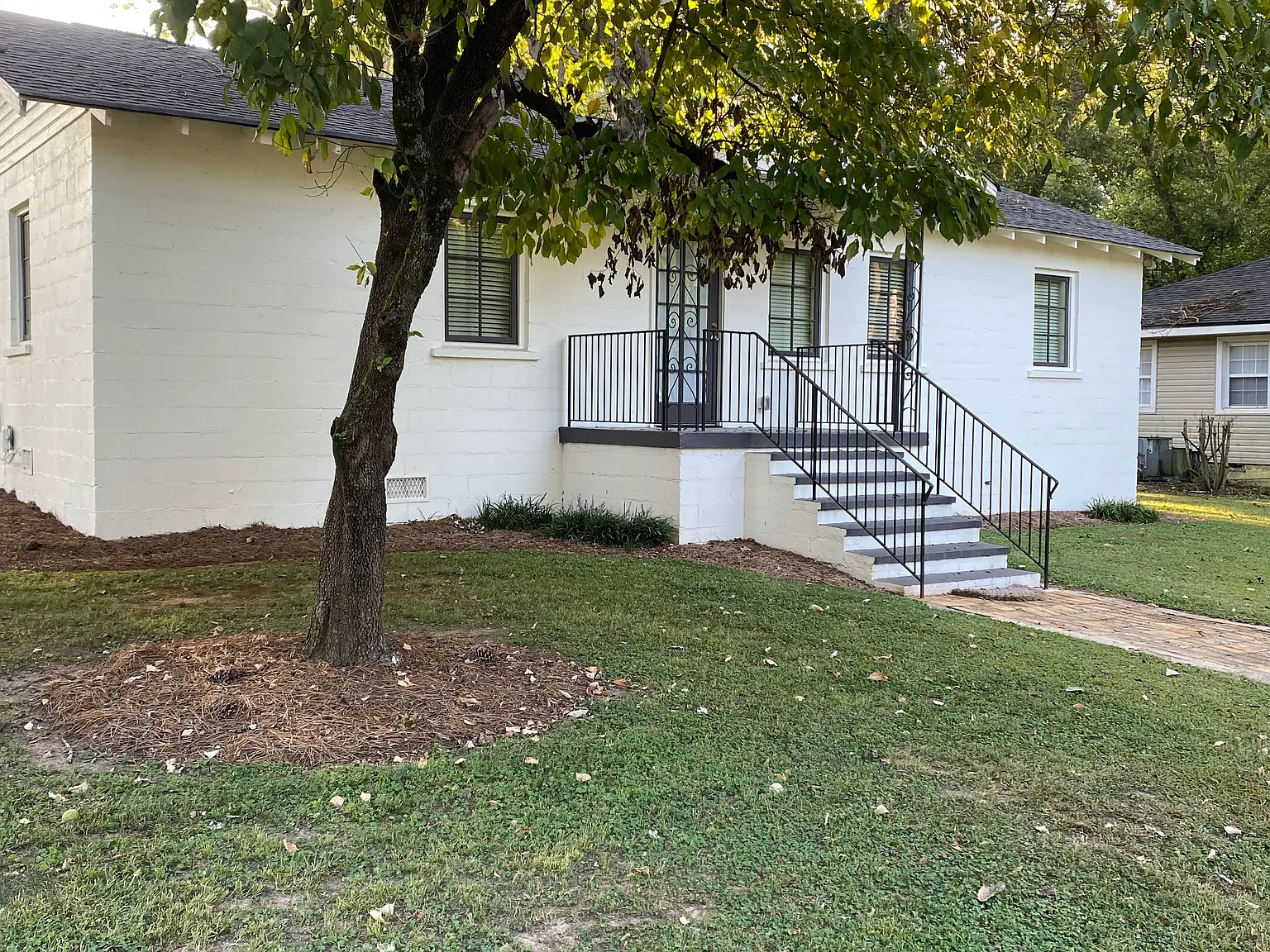 3 bed, 1170 sqft, $1,900 — Photo 1