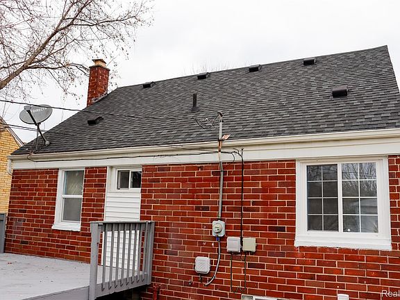 4th image of 1338 Helen St