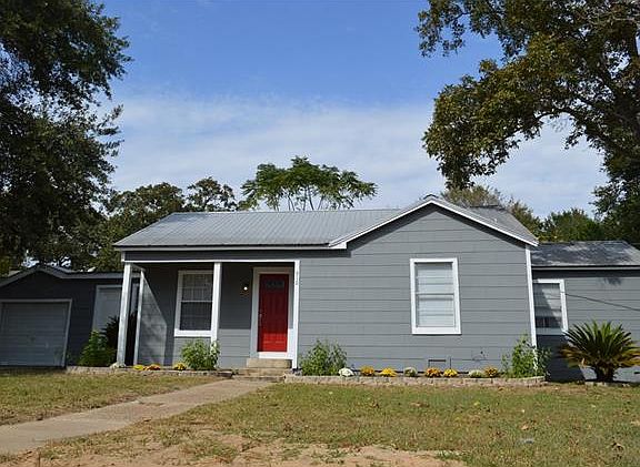 3rd image of 910 W Bell Ave