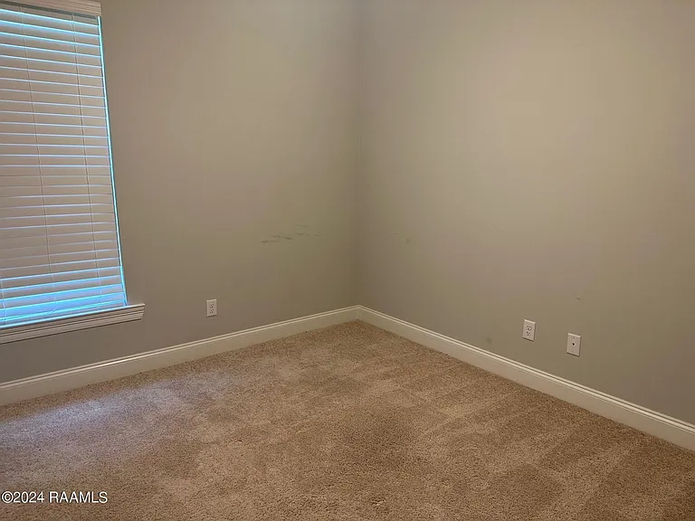 210 Twin Meadow Ln — Photo 9