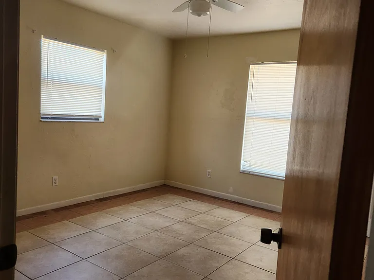 613 SW 3rd Ter #611 — Photo 11
