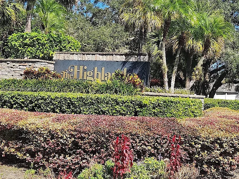 10 Sheoah 2 Blvd — Photo 1