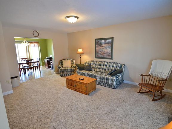 3rd image of 10729 Fremont Dr