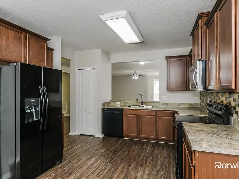 1580 Tamarind Rd — Photo 2