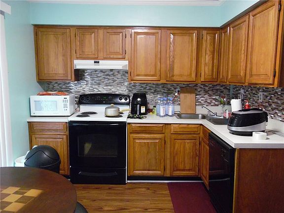 4th image of 1180 Country Ct