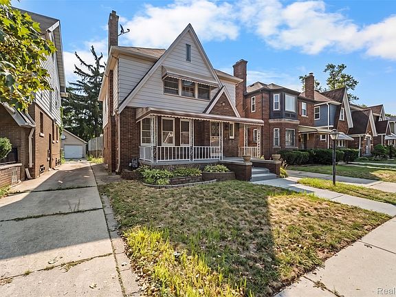 3rd image of 16224 Parkside St