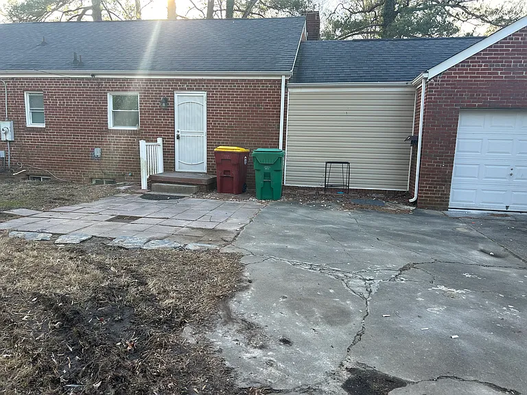 1707 Berkeley Ave — Photo 2