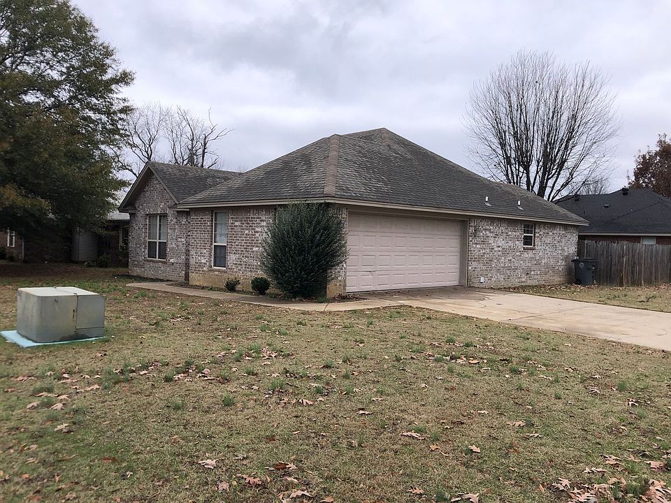 1st image of 34 Hartwell Cir