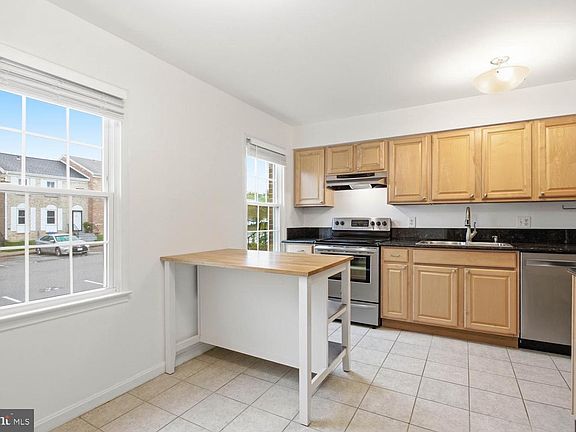 3rd image of 9507 Saluda Ct