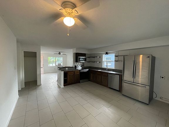 4th image of 1403 E Alfred St #101