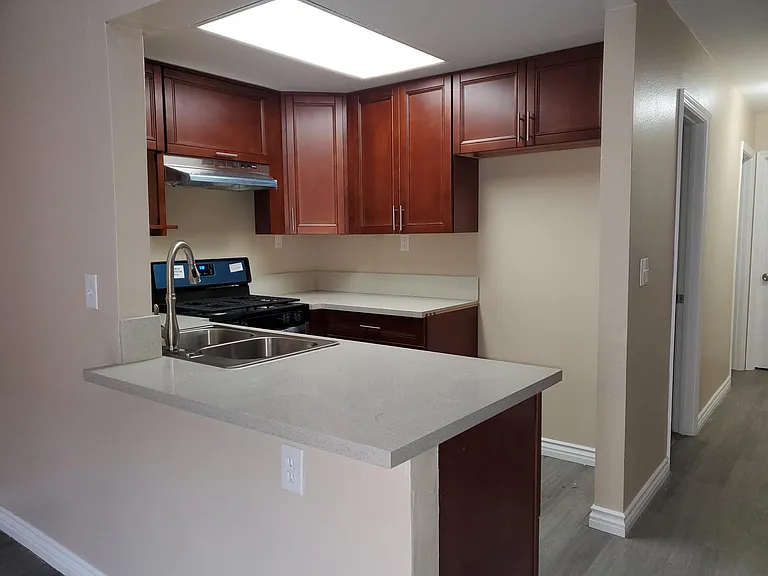 706 W 1st Ave #2 — Photo 1