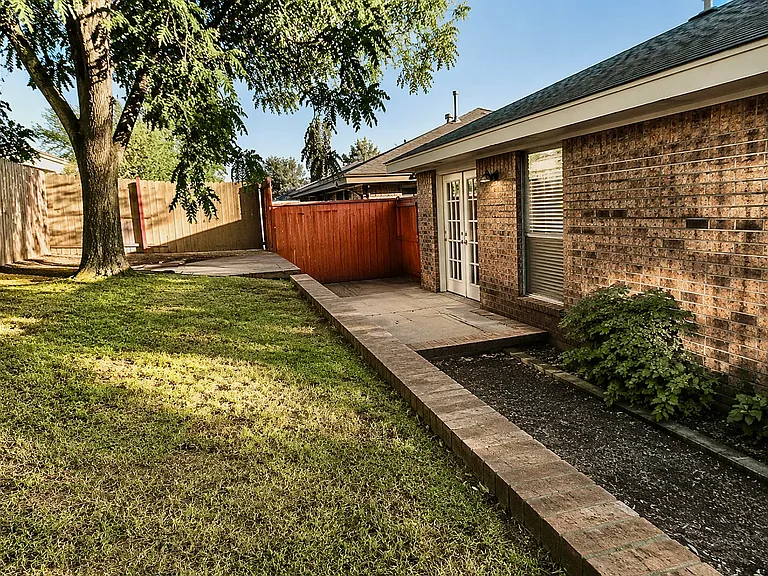 1724 Lionsgate Cir — Photo 2