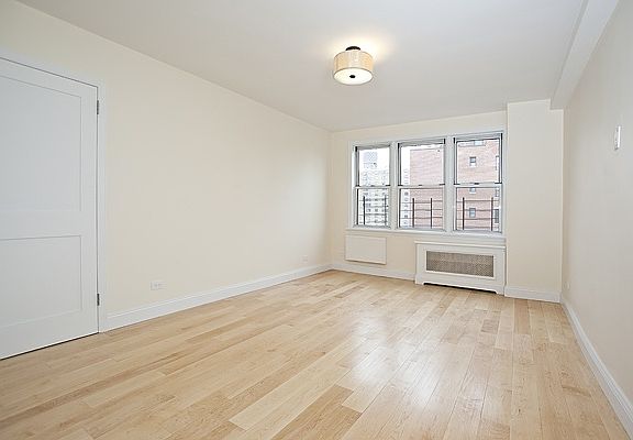 4th image of 160 E 27th St APT 12A