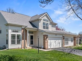 1354 Royal Oak Ln, Lake In The Hills, IL 60156